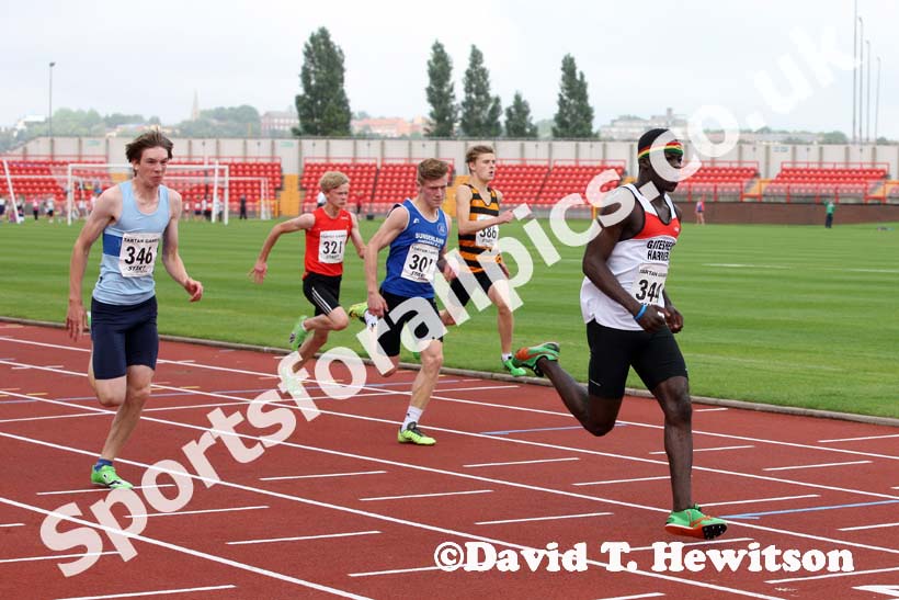 Mens under-17s 200 metres at the Gateshead Tartan Games Open.